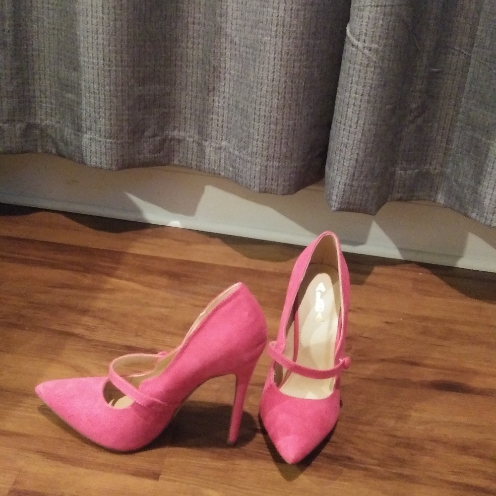 Pink pumps